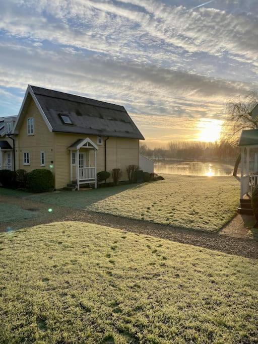 Emerald Lake House South Cerney Luaran gambar